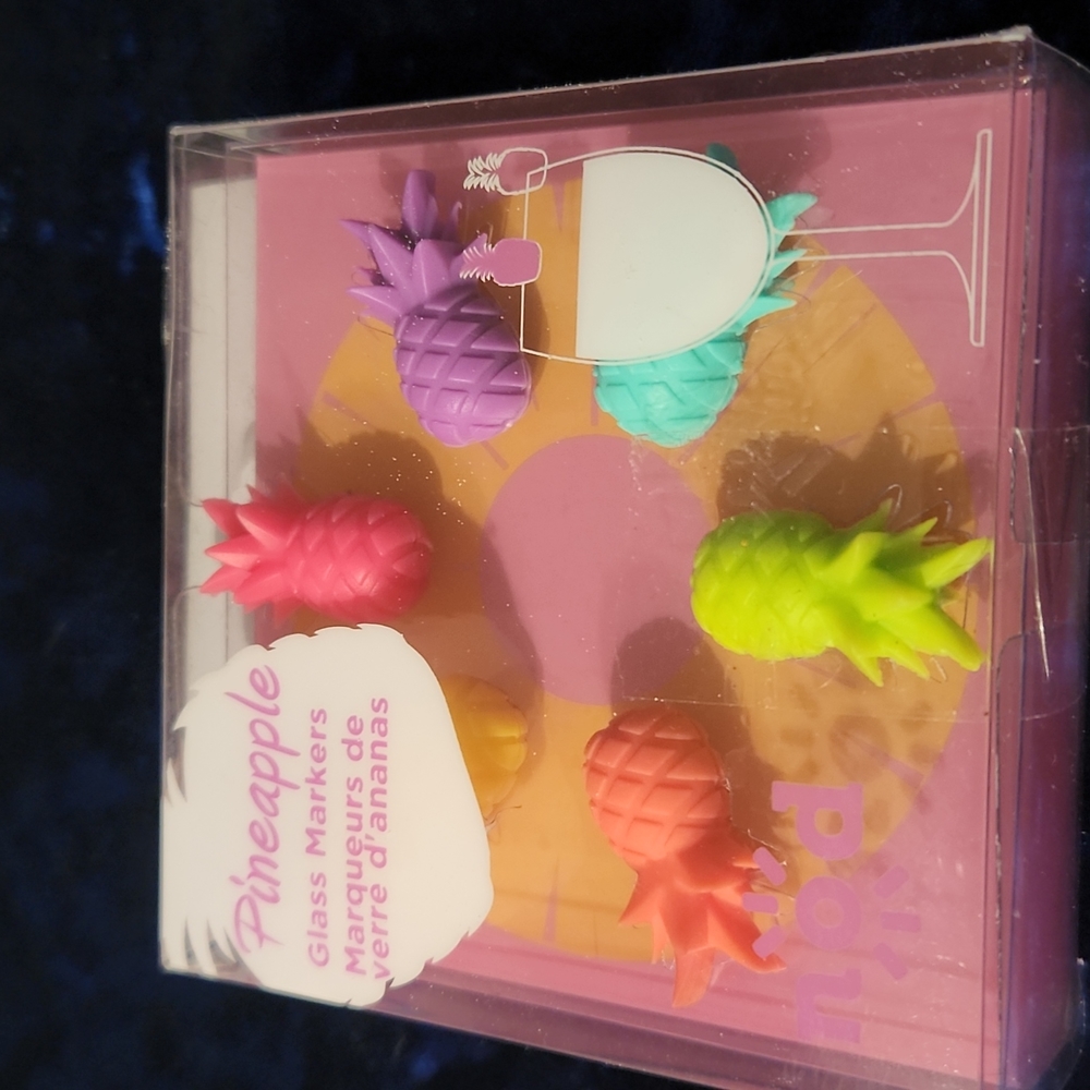 🎀NWT Pineapple 🍍 Wine Glass Marker